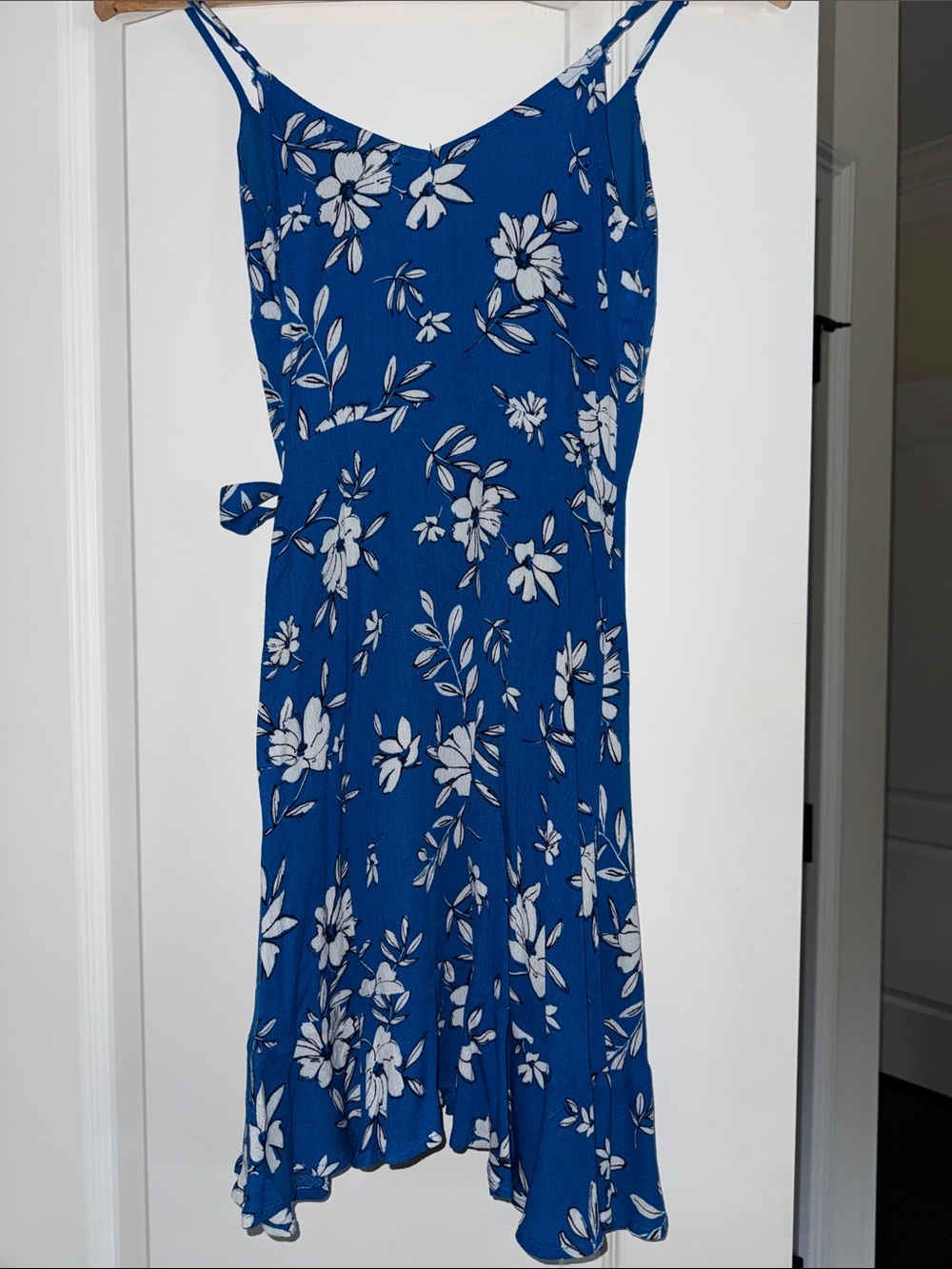Francesca's Collections Blue Floral Tie-Side Midi Dress - Picture 3 of 3